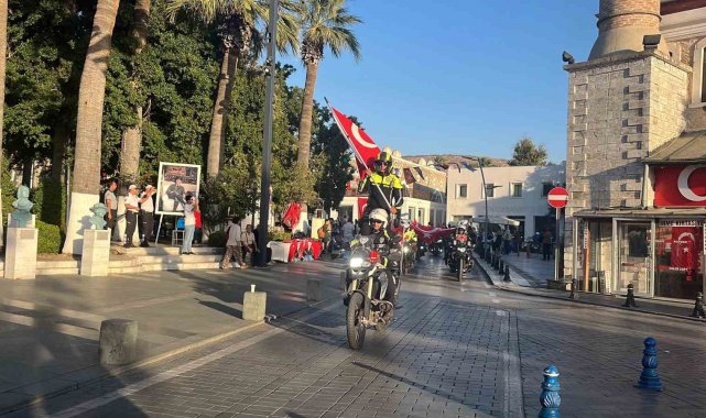 2024/10/polisten-29-ekim-cumhuriyet-bayrami-korteji_4.jpg