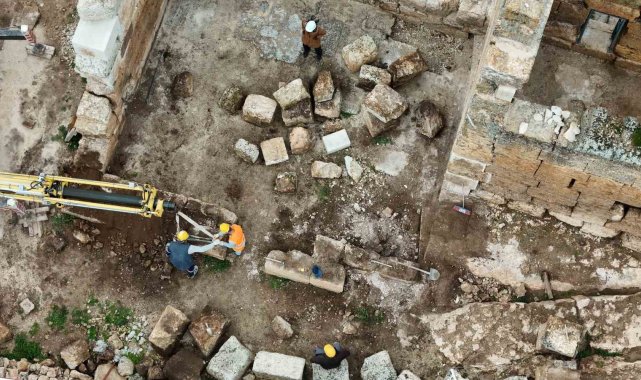 2026/05/unesco-dunya-mirasi-gecici-listesi39nde-yer-alan-zerzevan-kalesi39nde-restorasyon-calismalari-devam-ediyor_1.jpg
