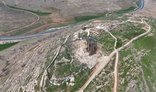 2026/05/unesco-dunya-mirasi-gecici-listesi39nde-yer-alan-zerzevan-kalesi39nde-restorasyon-calismalari-devam-ediyor_2.jpg