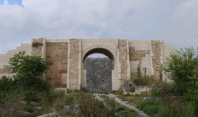 2026/06/unesco-listesindeki-anavarza-antik-kenti-ziyaretcilerini-agirliyor_4.jpg