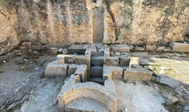 2026/08/unesco-listesindeki-alahan-manastiri-zamana-direniyor_3.jpg