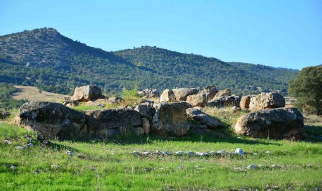 2026/10/sapinuvada39daki-kazi-calismalarinda-cikartilan-civi-yazili-tabletlerin-unesco-listesine-alinmasi-hedefleniyor_10.jpg