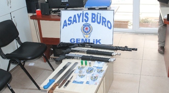 Gemlik’te Uyuşturucu Ve Silah Ele Geçirildi