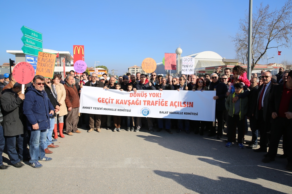 Bursa Geçit Kavşağı için toplanan imzalar teslim edildi