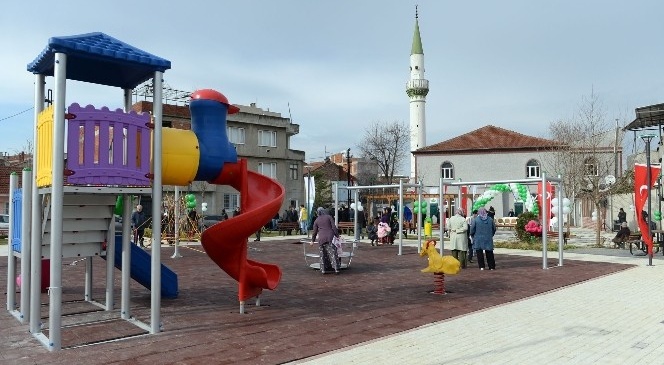 Osmangazi Yeni Bir Park Ve Meydana Kavuştu