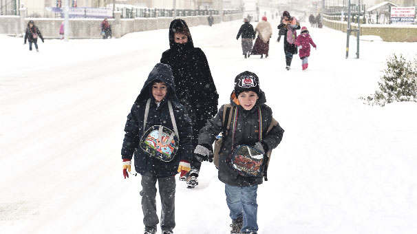 Bursa’da okullar tatil edilmeyince veliler devreye girdi