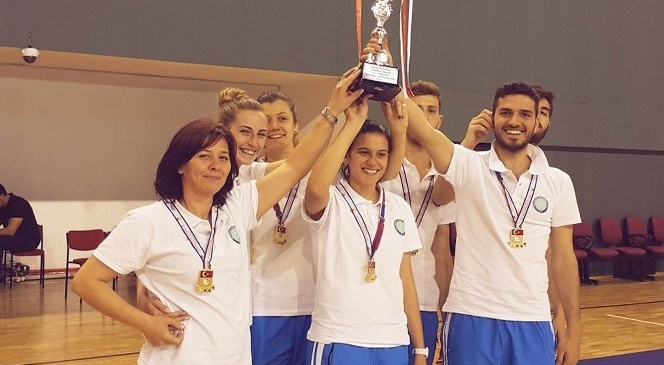 Uü Badminton Takımı Başarıya Doymuyor