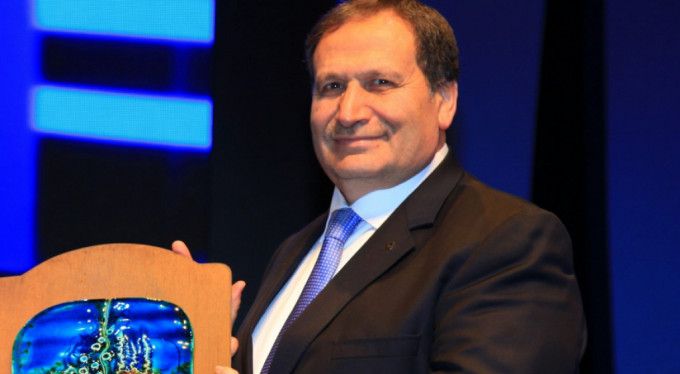 Eski rektör hemşerilikten atıldı