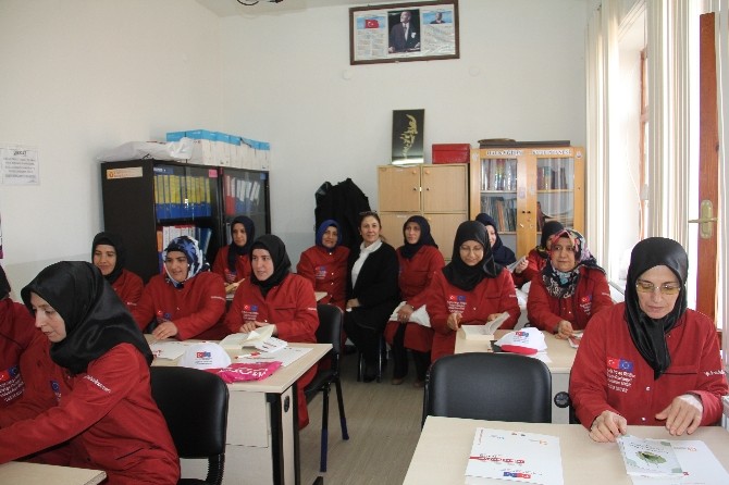 Güne kitap okuyarak başlıyorlar