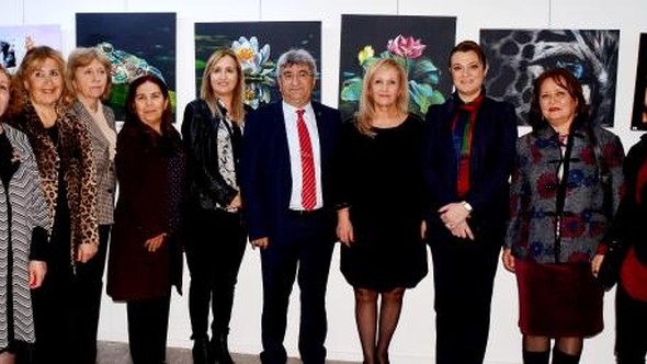 Kadın ressamlar sergi açtı
