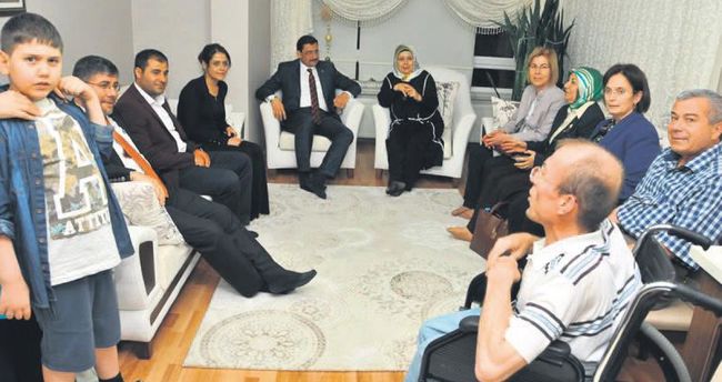 AK Kadınlar meydanlara iniyor