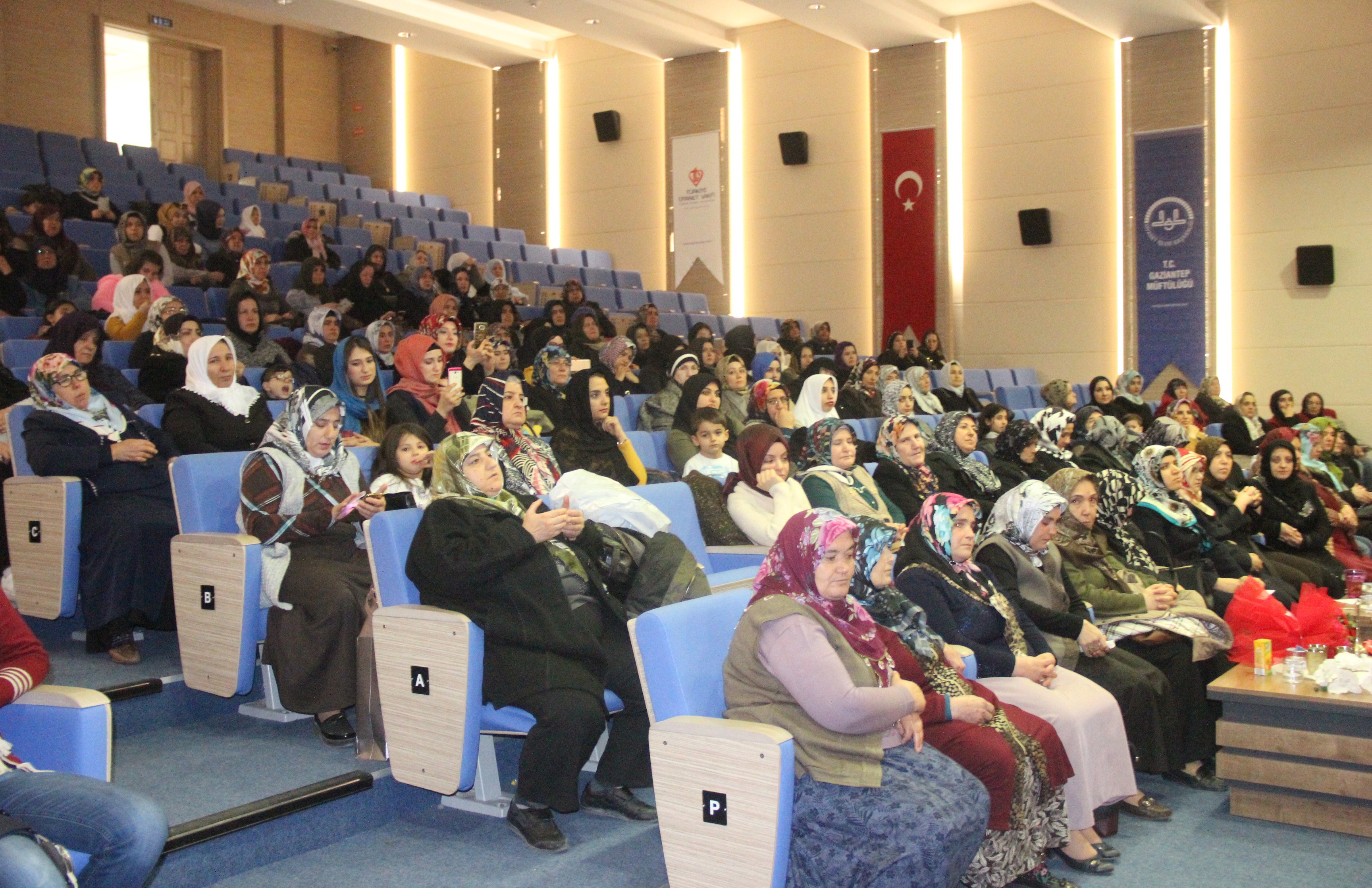 Gaziantepli kadınlar şehitler için mevlit okuttu