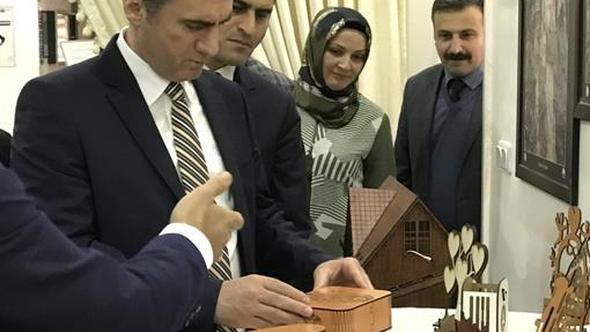 Kadınlar hediyelik eşya üretiyor