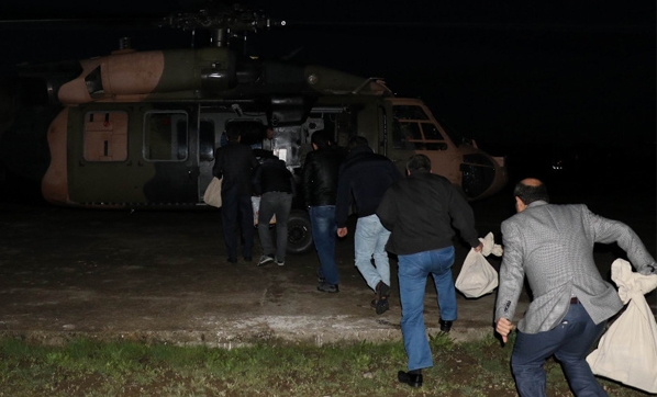 Diyarbakır|da oy torbaları askeri helikopterle taşındı
