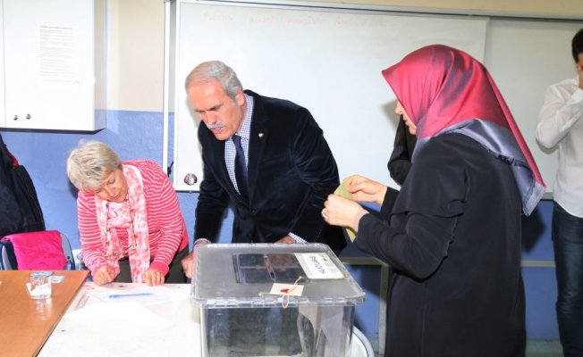 Başkan Altepe sandık başında