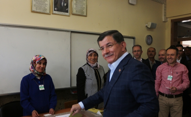 Davutoğlu: Şimdi artık söz ve karar milletindir