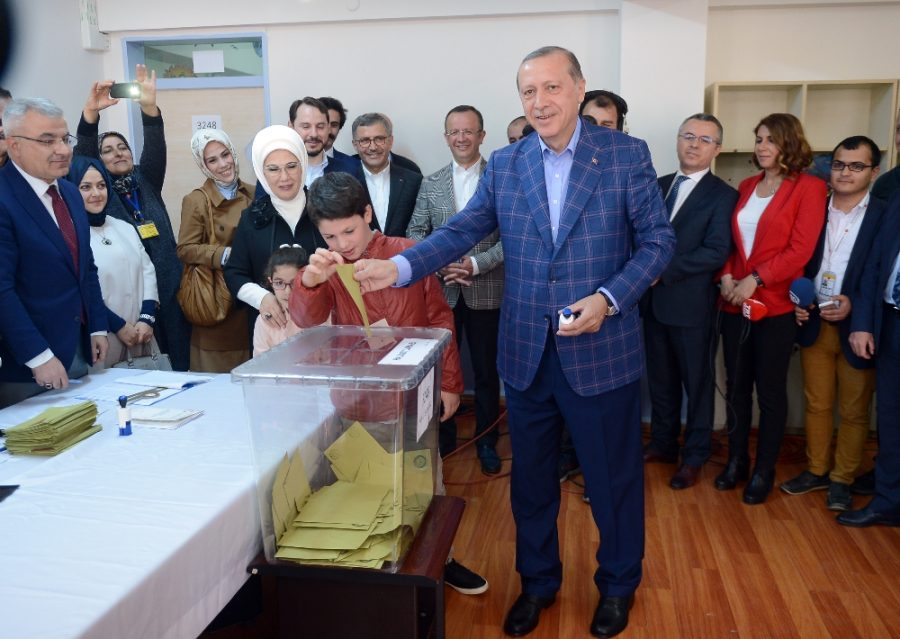 Cumhurbaşkanı Erdoğan sandık başında!