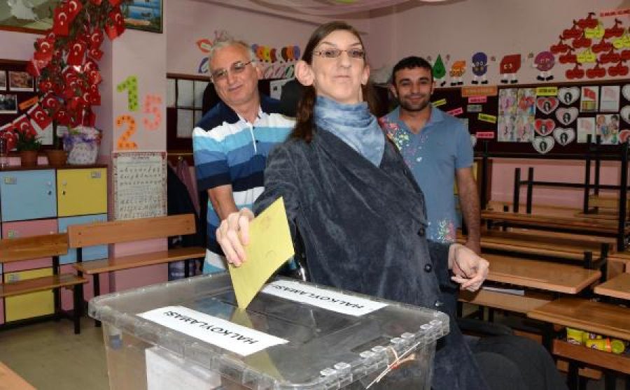 Dünyanın en uzun kızı oyunu kullandı