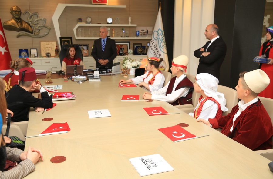 Bozbey koltuğunu Elanur|a devretti