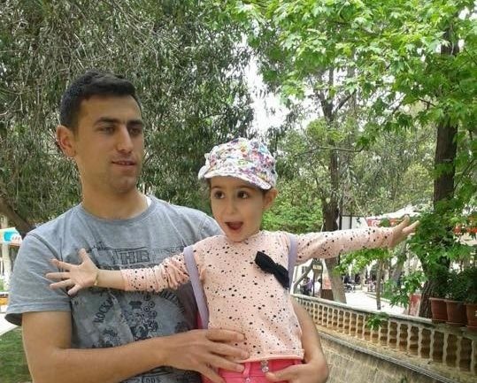 Ünye şehidine ağlıyor