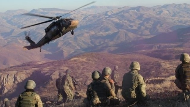 Teröristler kapana kısıldı: Çatışmalar devam ediyor