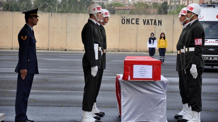 Kulp şehidi baba ocağına uğurlandı
