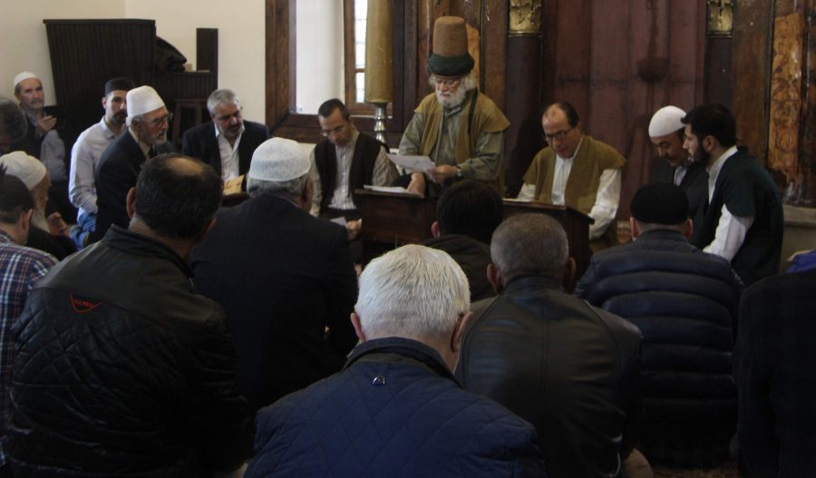 Bu camide yüz yıllardır Miraç Kandilinde süt dağıtılıyor
