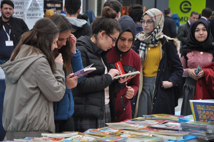 İnegöl|de kitap şöleni başladı