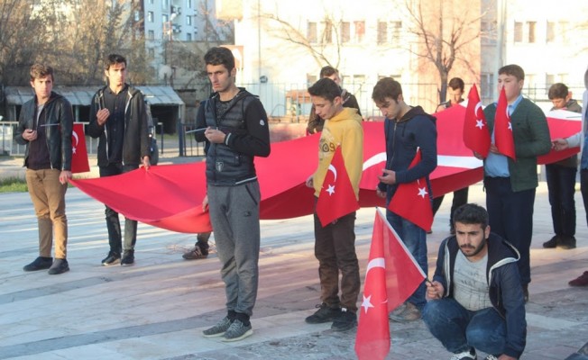 Patnos şehidine ağlıyor