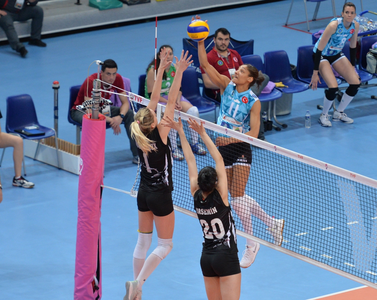 Sultanlar Avrupa`ya abone