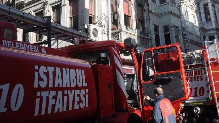Beyoğlu’nda korkutan yangın