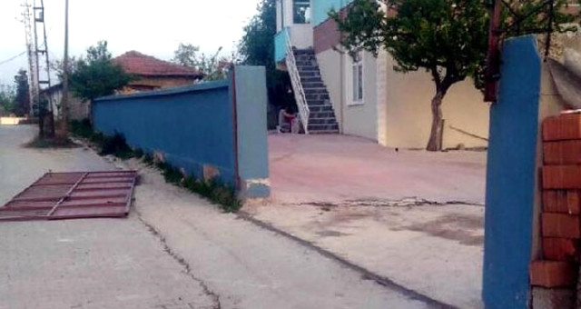 Üzerine Demir Kapı Devrilen Çocuk Öldü