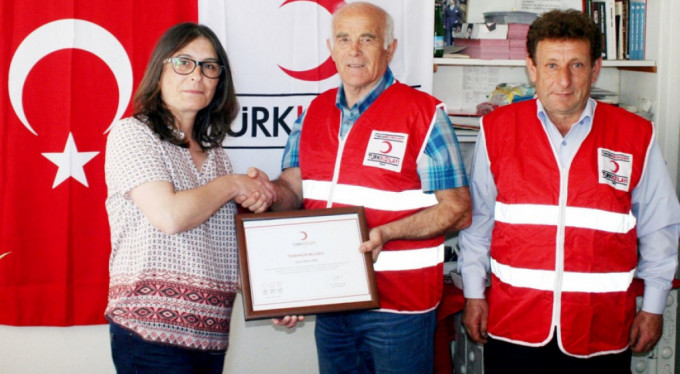 Dairesini Kızılay|a bağışladı
