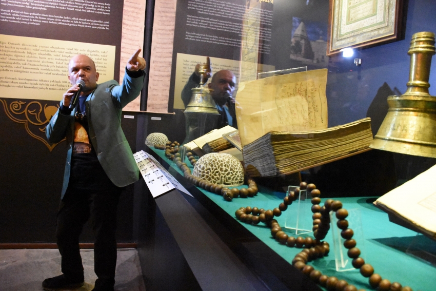 Ulucami’den çalındı Londra’da sergileniyor
