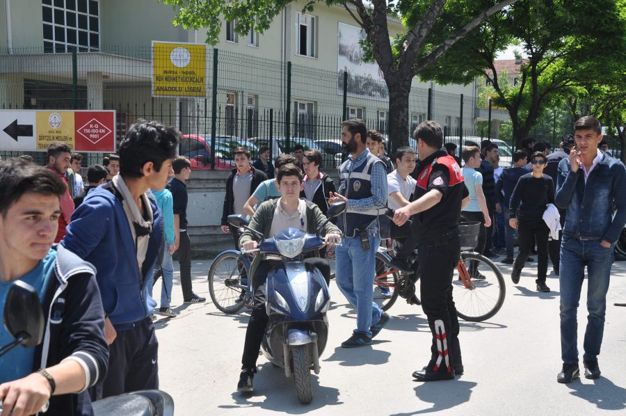 Okul çevrelerinde sıkı denetim