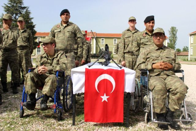 1 günlüğüne asker oldular