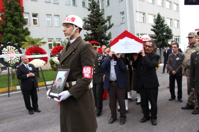 Trabzon şehidine tören