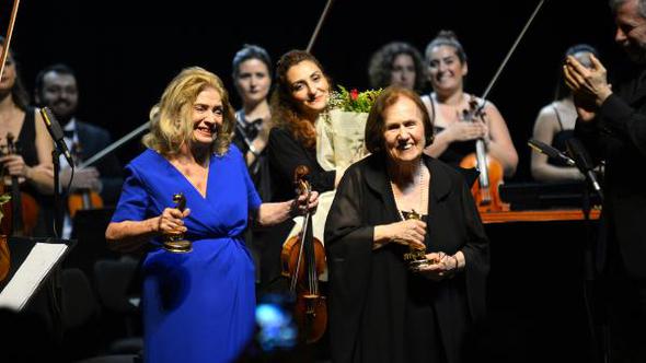 Usta sanatçılardan büyüleyen konser
