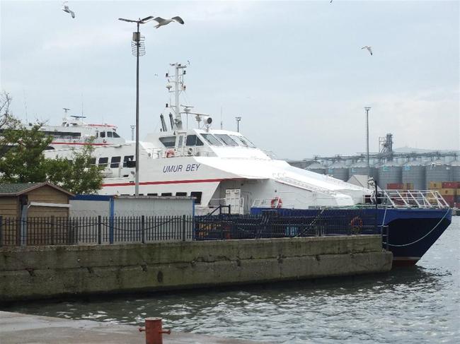 Deniz otobüsü seferlerine fırtına engeli