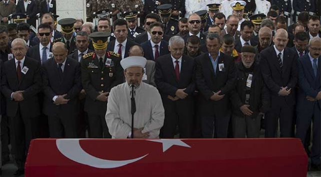 Şemdinli şehidi gözyaşlarıyla uğurlandı