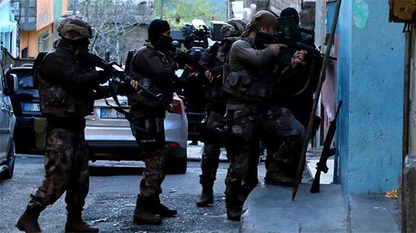 Film gibi operasyonla yakalandı