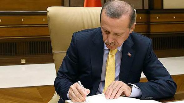 Üç üniversiteye rektör atadı