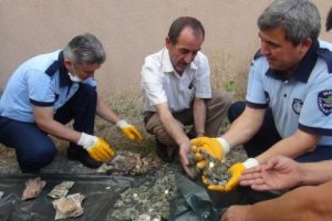 Çöp evden çıkanlar şaşırttı