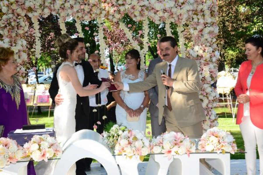 Bakan Çelik nikah şahidi oldu