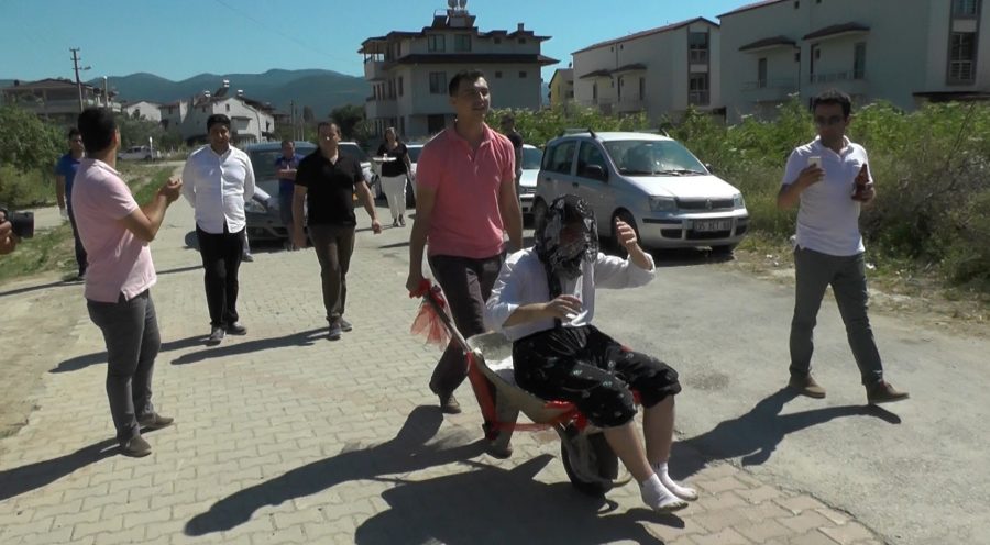 Damada yapmadıklarını bırakmadılar