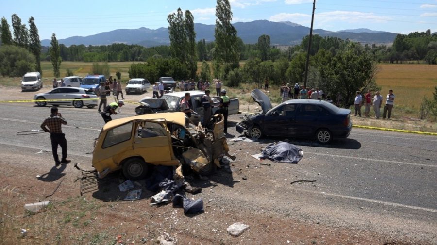 Büyük kaza: 3 ölü, 4 yaralı