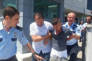 Yakalanınca silah çekti, ısırdı