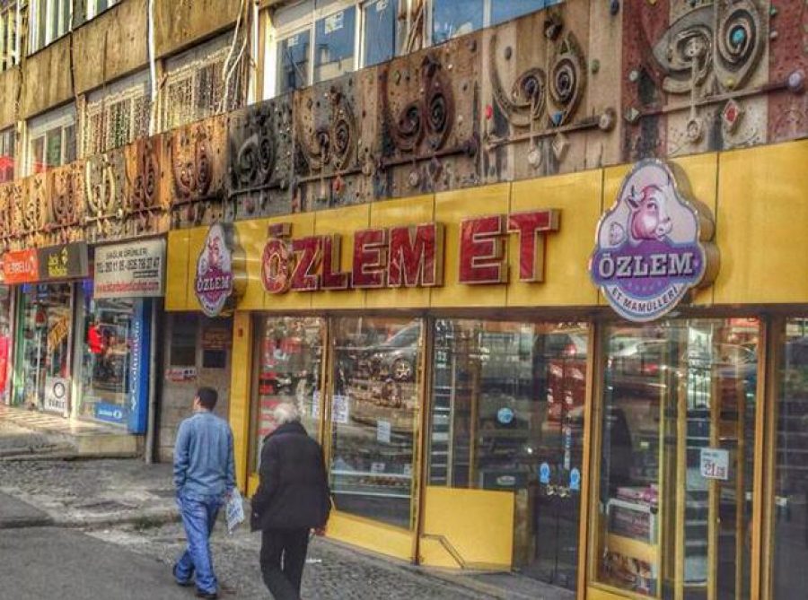 Sucuk kralı kepenk indirdi