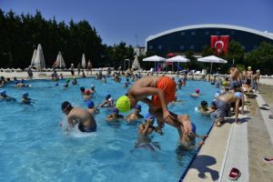 Bursalılar havuzdaki tehlikeye dikkat