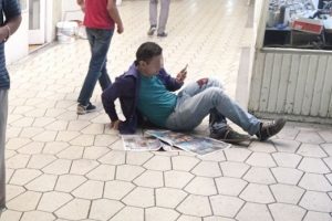 Genci tabancayla yaraladı